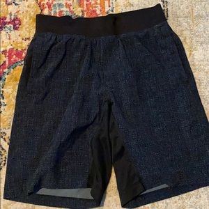 Lululemon Men’s 9” lined shorts